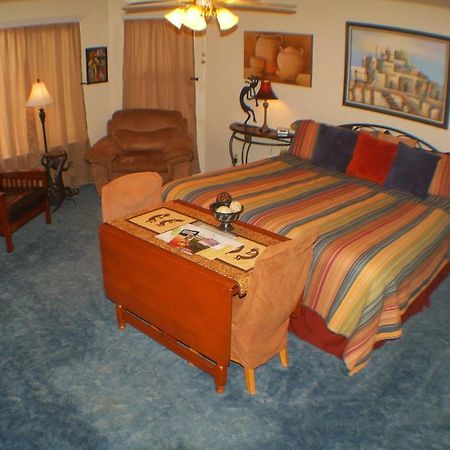 Castle Creek Bed And Breakfast แกรนด์จังค์ชัน ภายนอก รูปภาพ