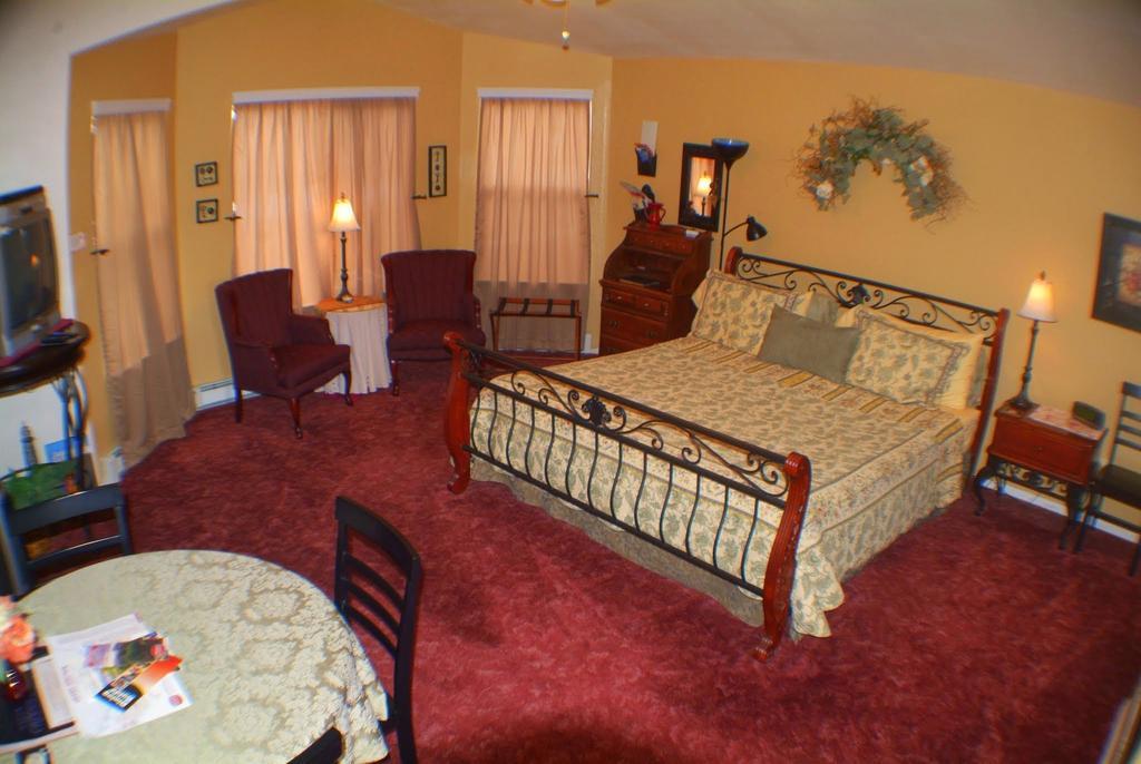 Castle Creek Bed And Breakfast แกรนด์จังค์ชัน ภายนอก รูปภาพ