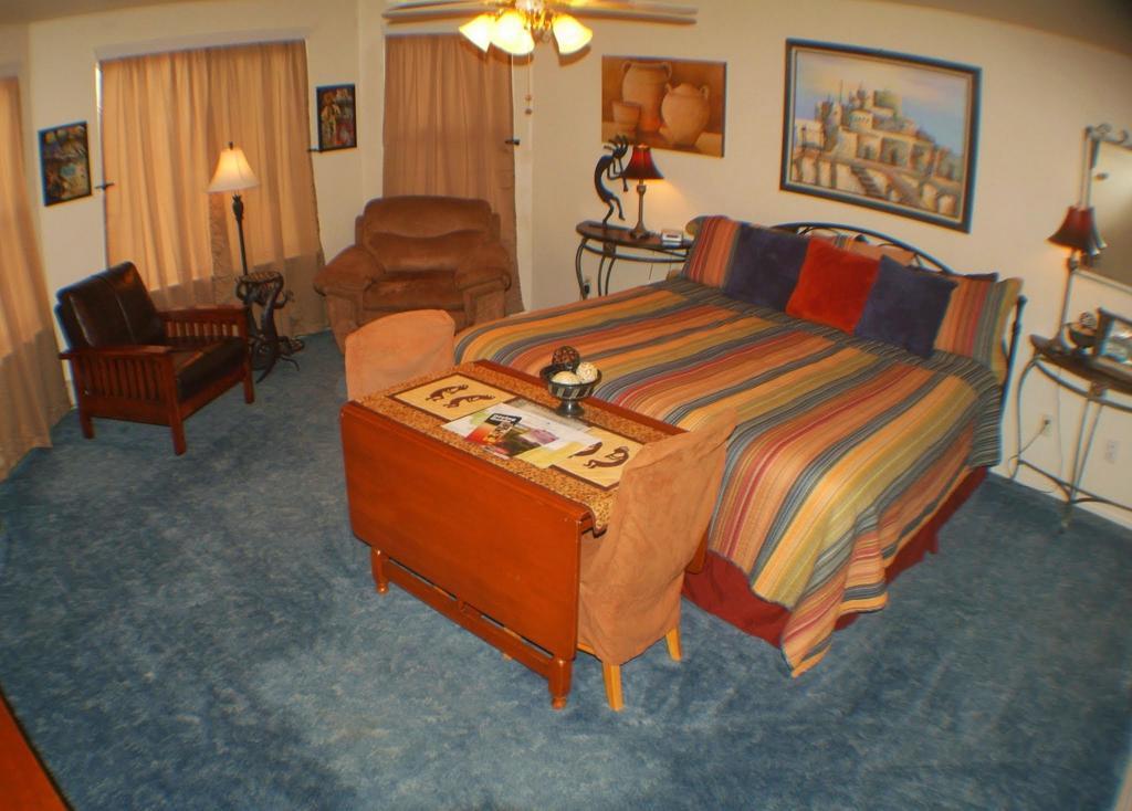 Castle Creek Bed And Breakfast แกรนด์จังค์ชัน ภายนอก รูปภาพ